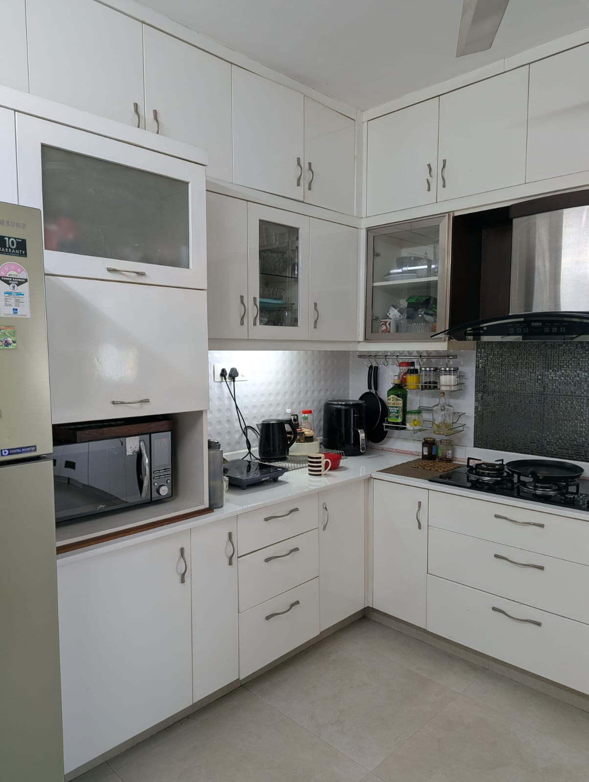 1500sqft 3BHK Semifurnished Flat