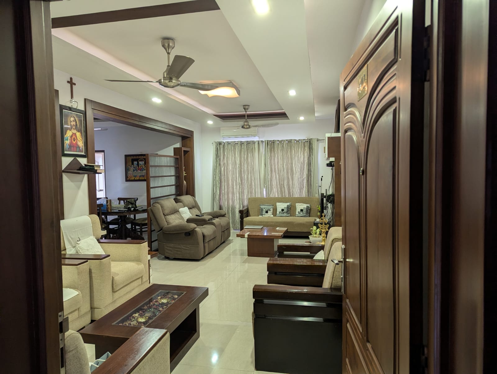 1500sqft 3BHK Semifurnished Flat