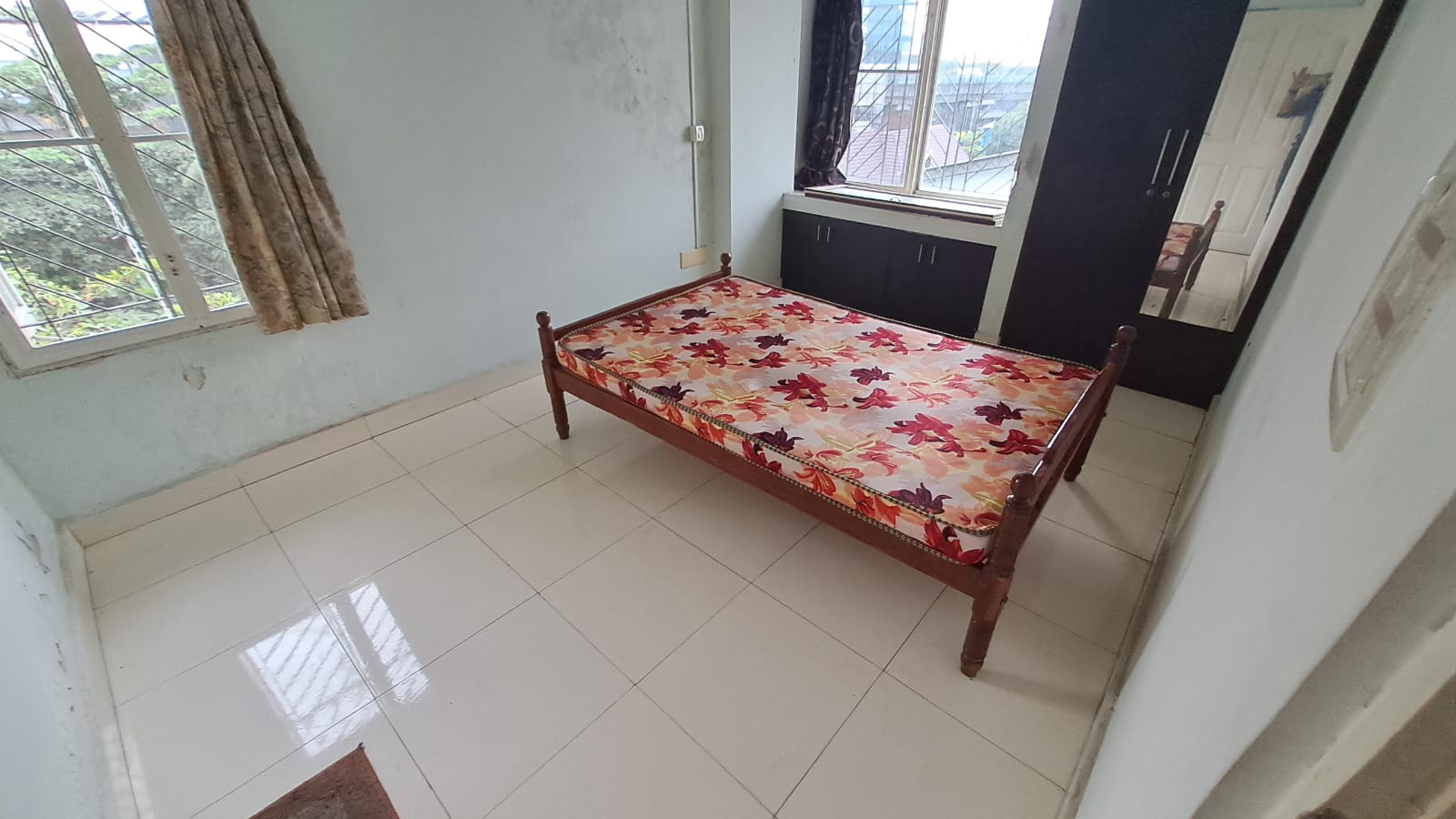 1500sqft 3BHK Semifurnished Flat