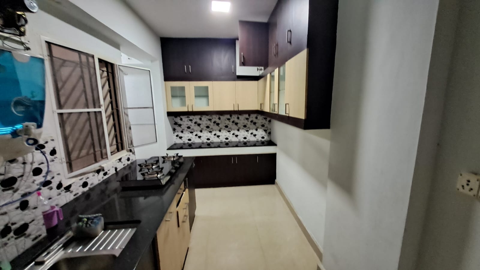 1500sqft 3BHK Semifurnished Flat