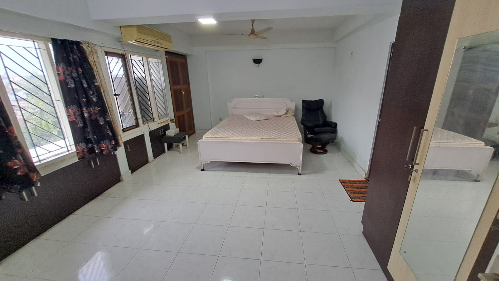 1500sqft 3BHK Semifurnished Flat