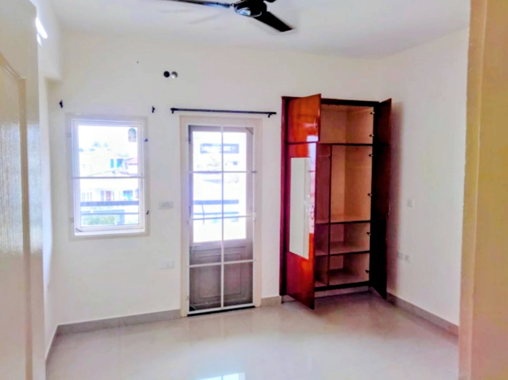 1500sqft 3BHK Semifurnished Flat