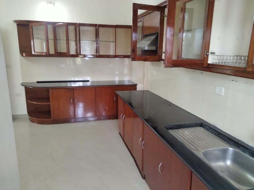 1500sqft 3BHK Semifurnished Flat