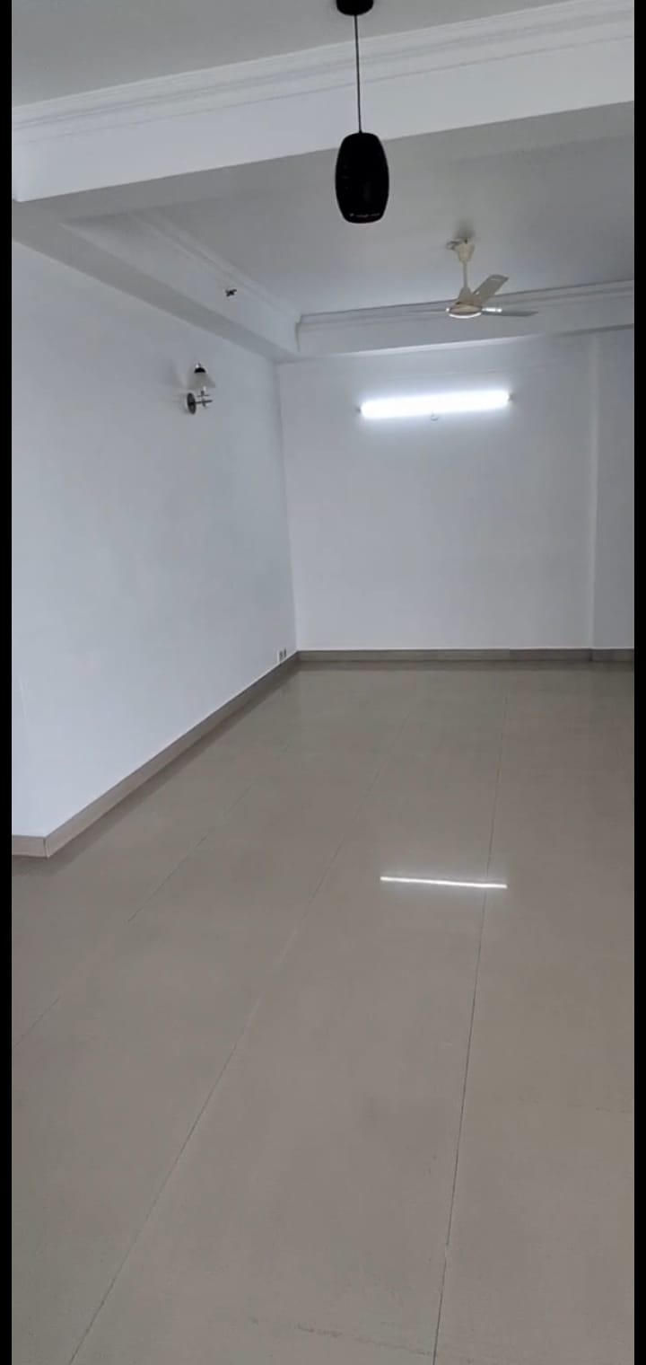 1500sqft 3BHK Semifurnished Flat in Kadavanthra