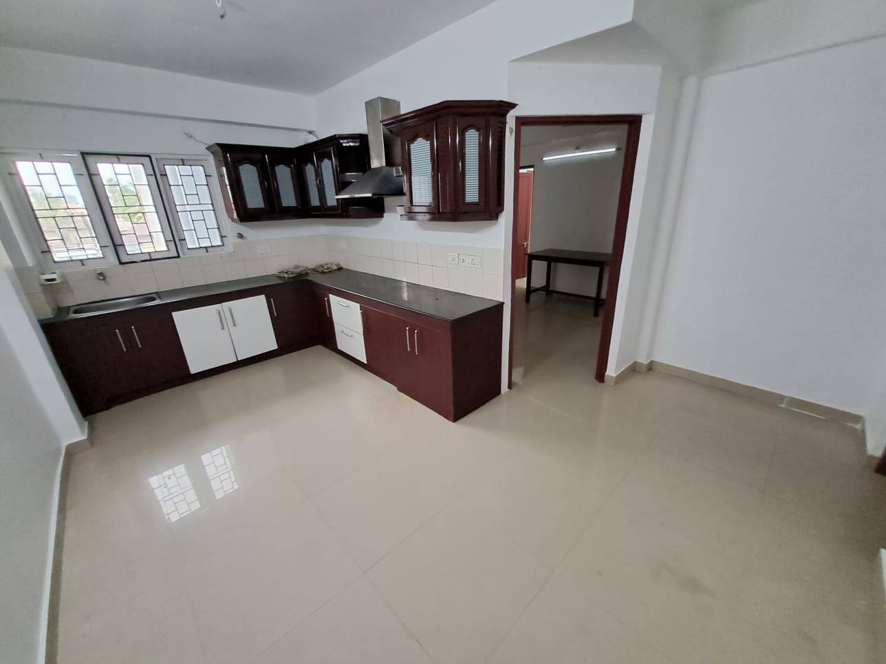 1510sqft 3BHK Semifurnished Flat