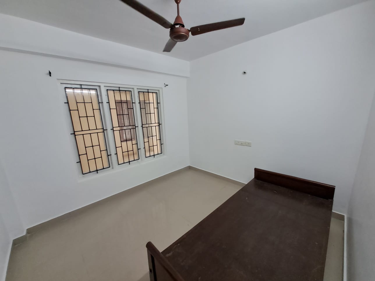 1510sqft 3BHK Semifurnished Flat
