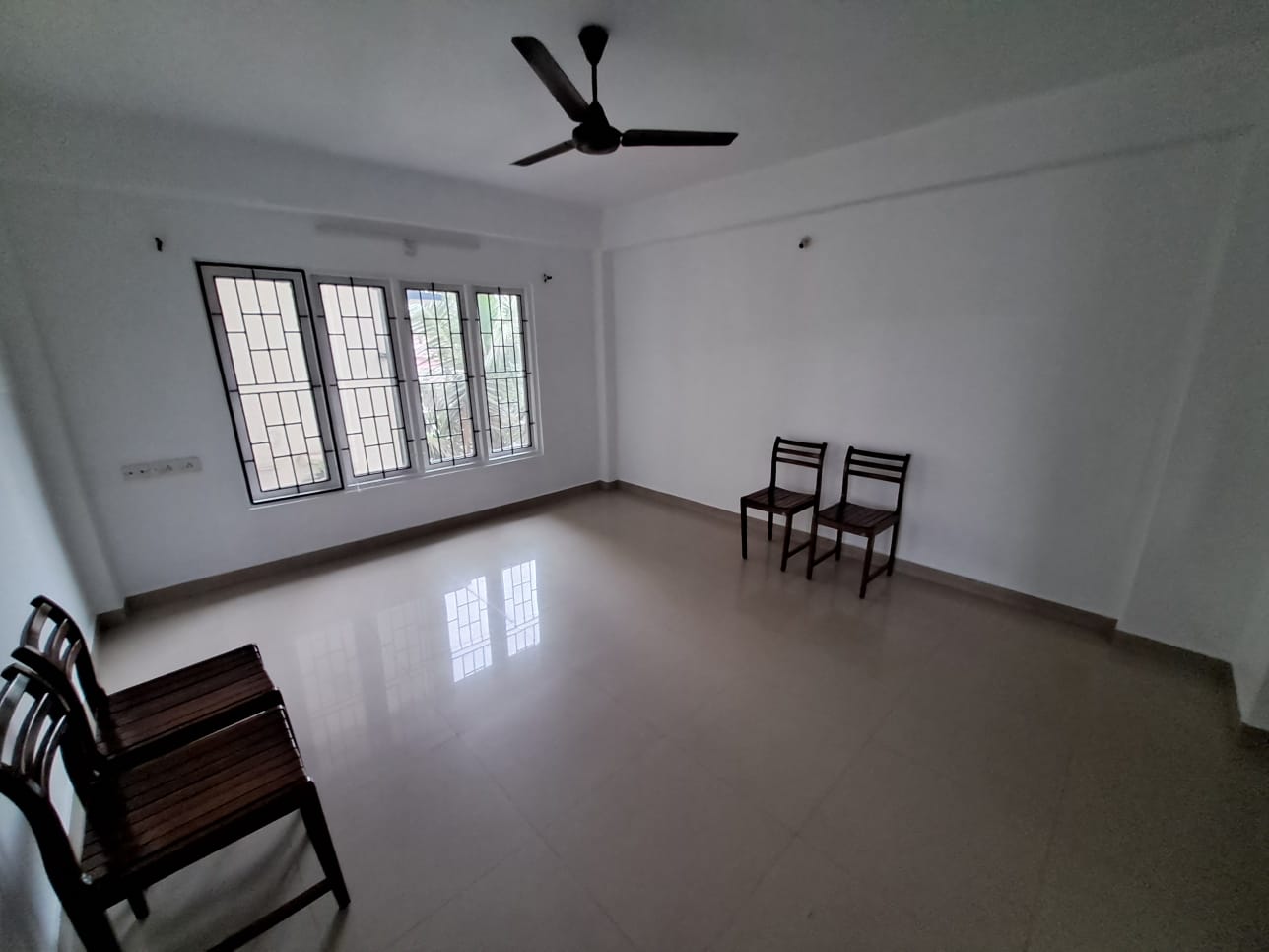 1510sqft 3BHK Semifurnished Flat