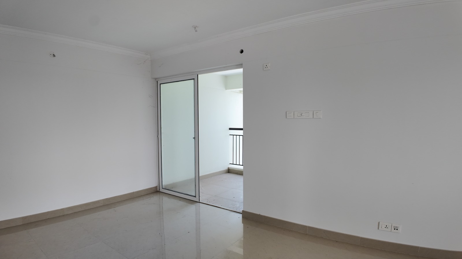 1533 sqft 3BHK Semifurnished flat
