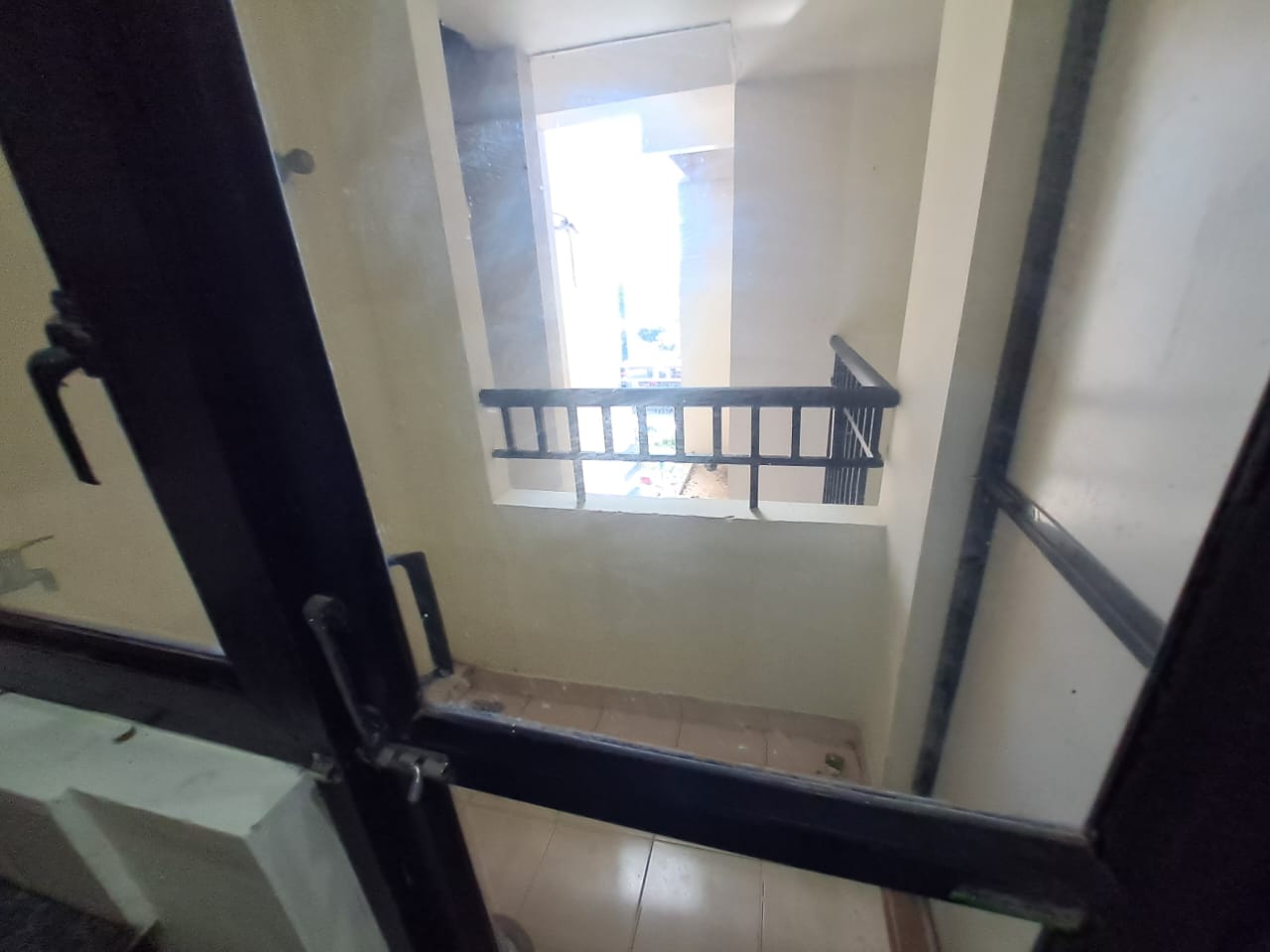 1550sqft 3BHK Semifurnished Flat