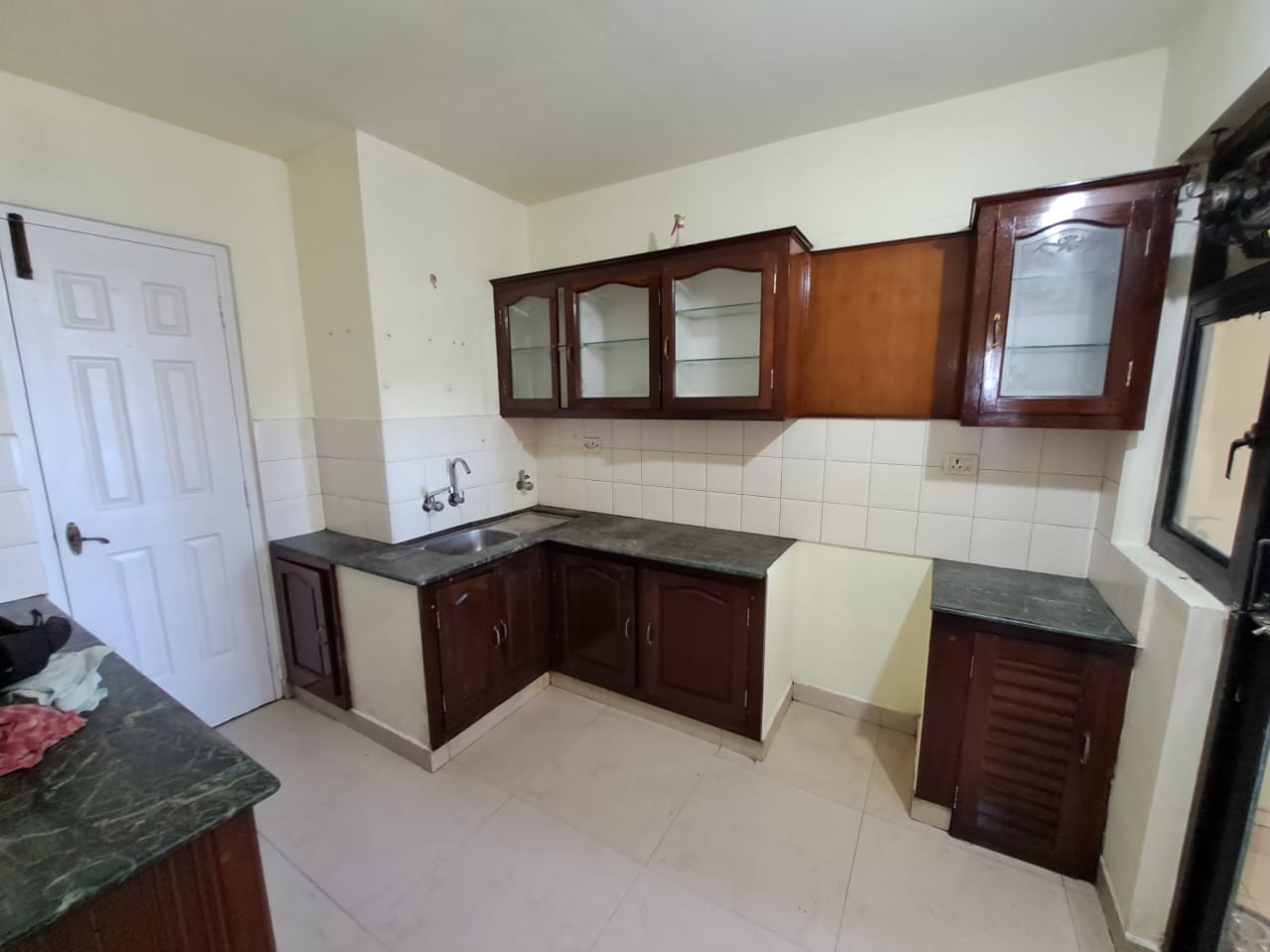 1550sqft 3BHK Semifurnished Flat