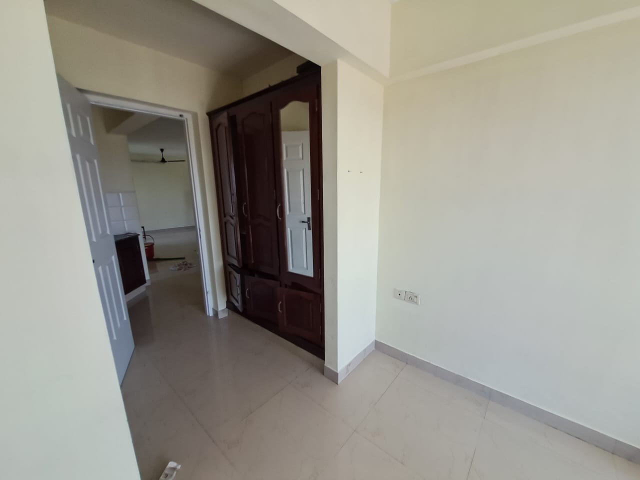 1550sqft 3BHK Semifurnished Flat