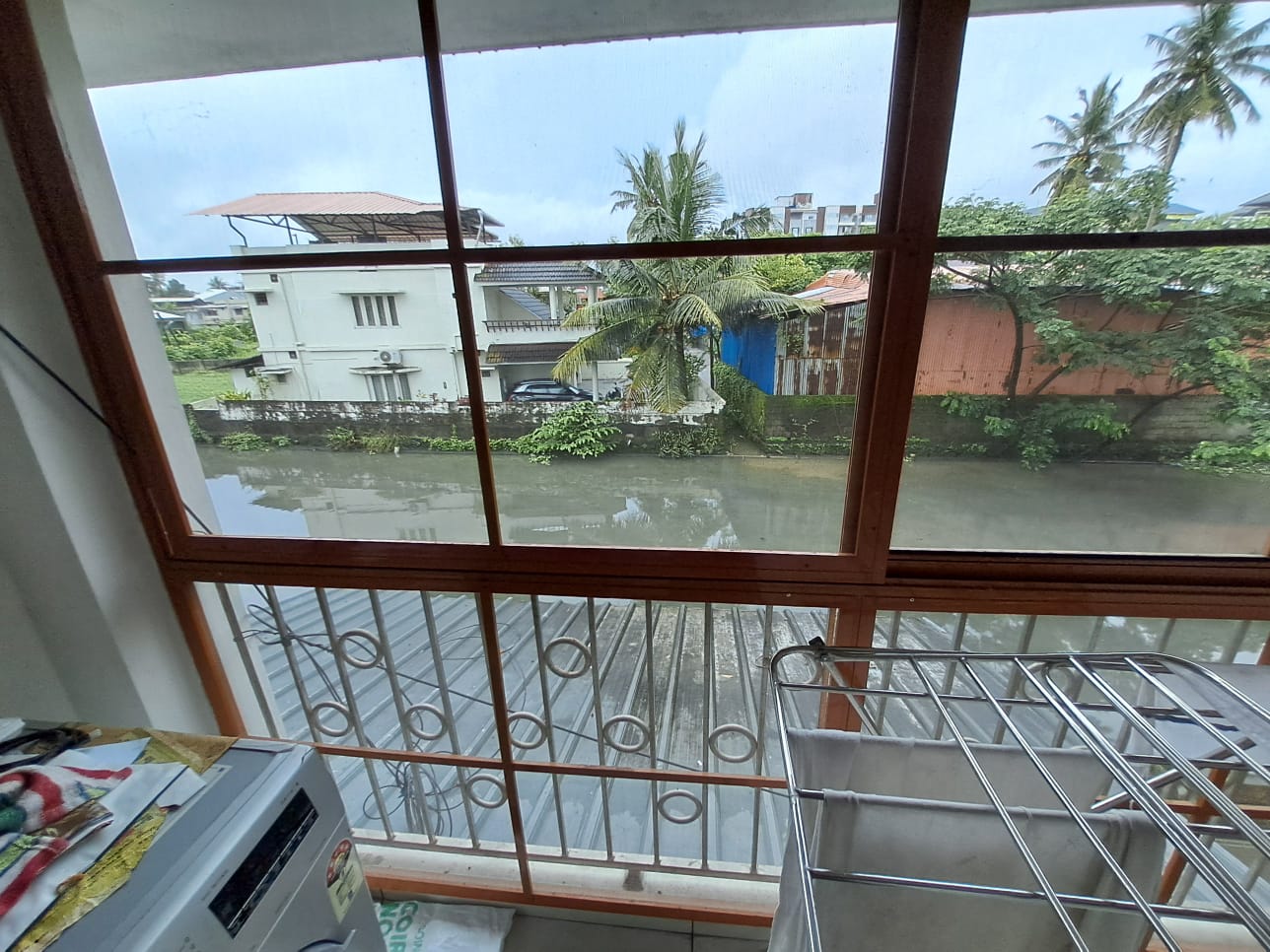 1550sqft 3BHK Semifurnished Flat