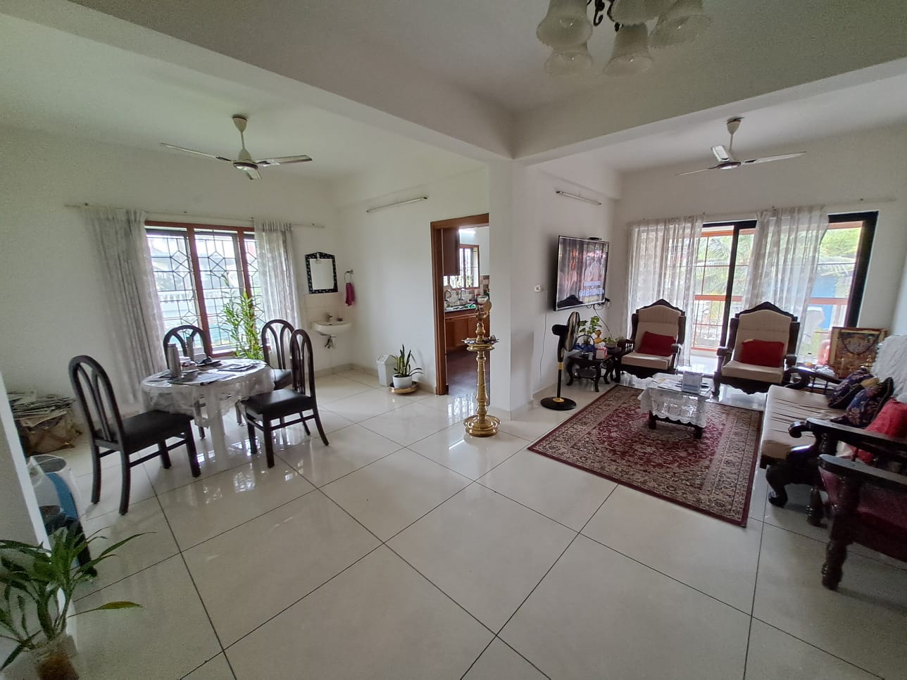 1550sqft 3BHK Semifurnished Flat