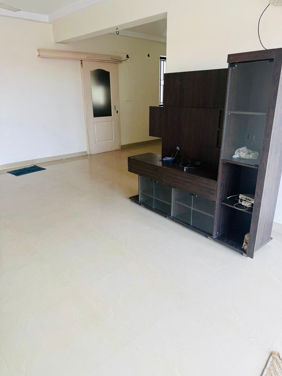 1563Sqft 3BHK Semifurnished Apartment