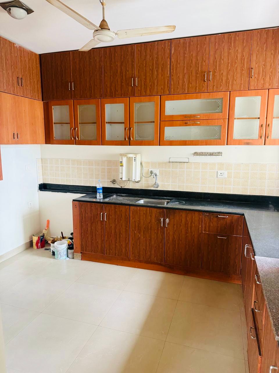 1563Sqft 3BHK Semifurnished Apartment