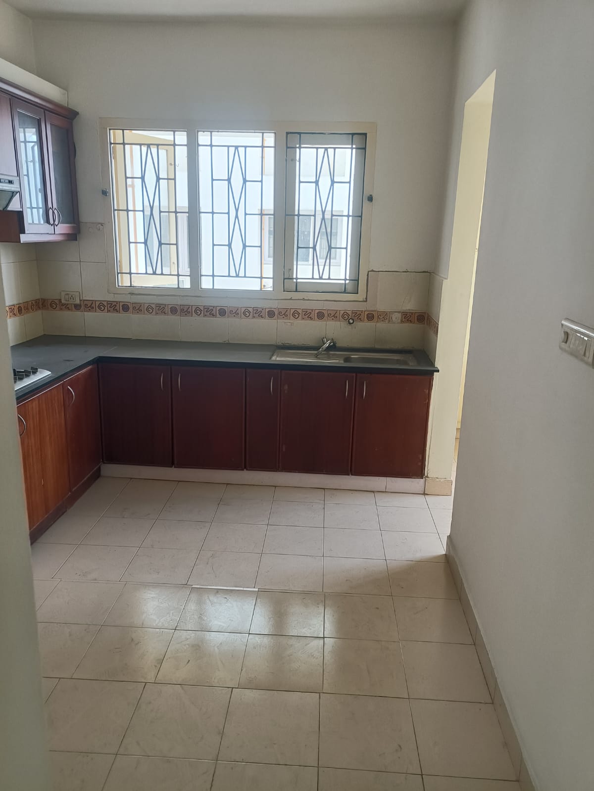 1569sqft 3BHK Semifurnished Flat