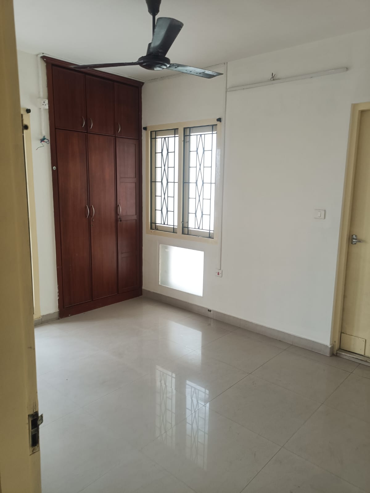 1569sqft 3BHK Semifurnished Flat