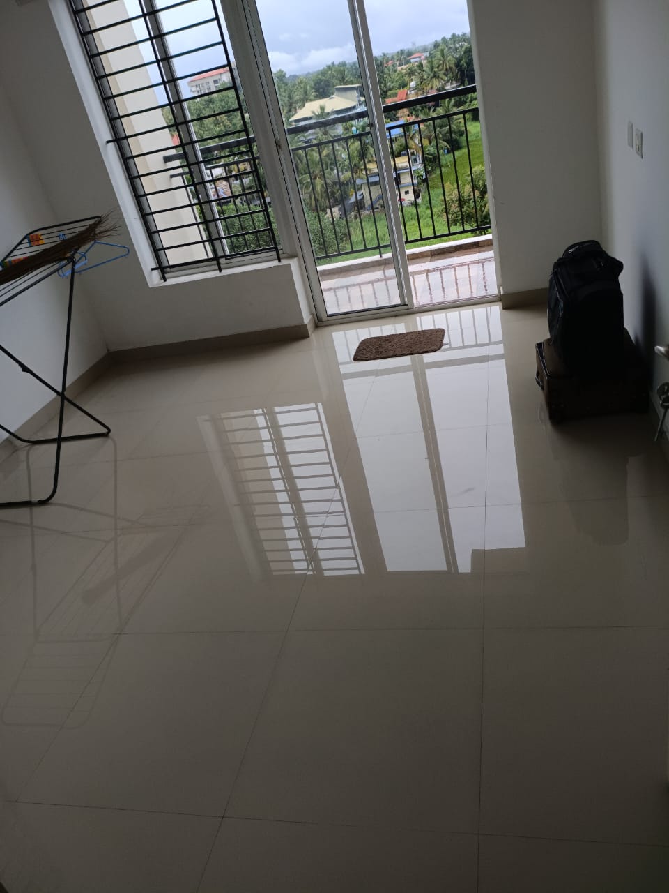 1570sqft 3BHK Semifurnished Flat