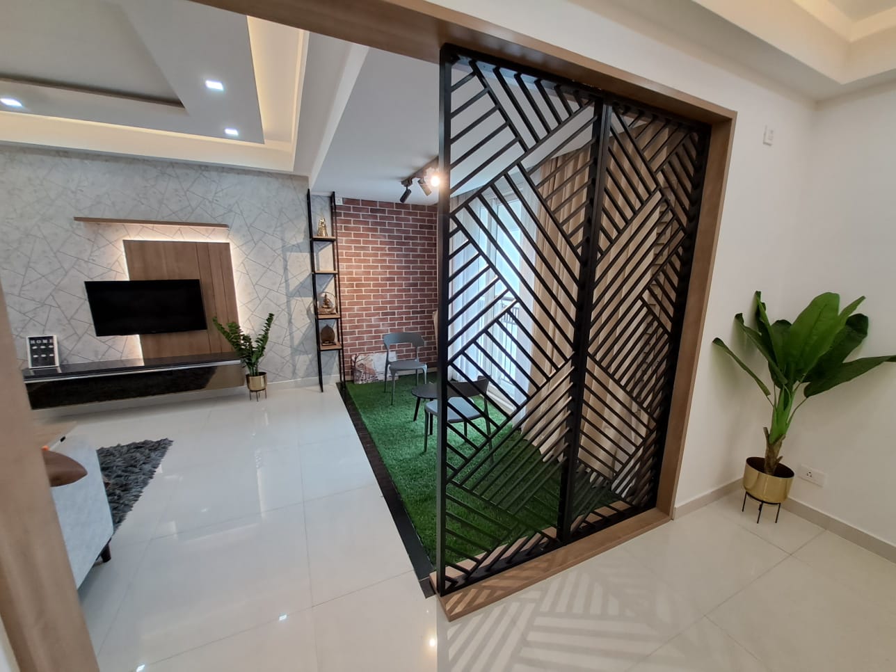 1573sqft 3BHK Fully Furnished Luxury Flat