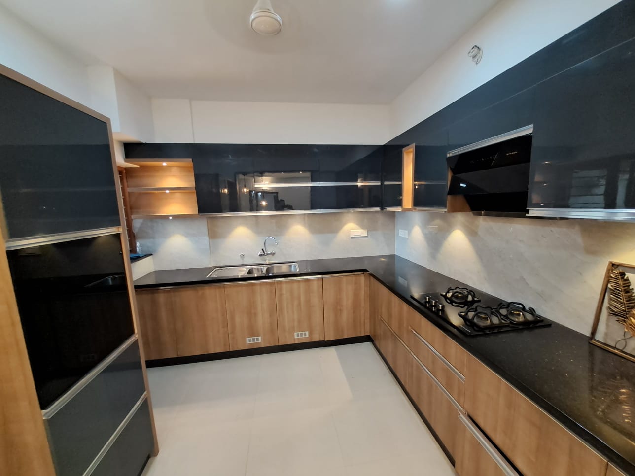 1573sqft 3BHK Fully Furnished Luxury Flat