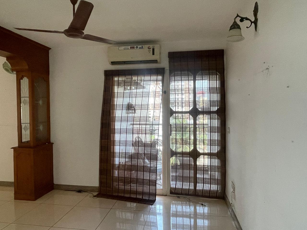1575sqft 3BHK Semifurnished Flat