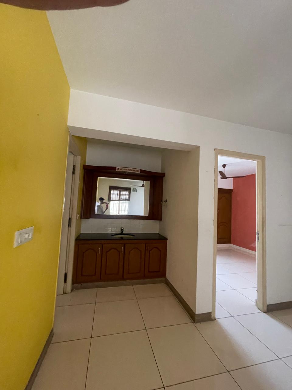 1575sqft 3BHK Semifurnished Flat