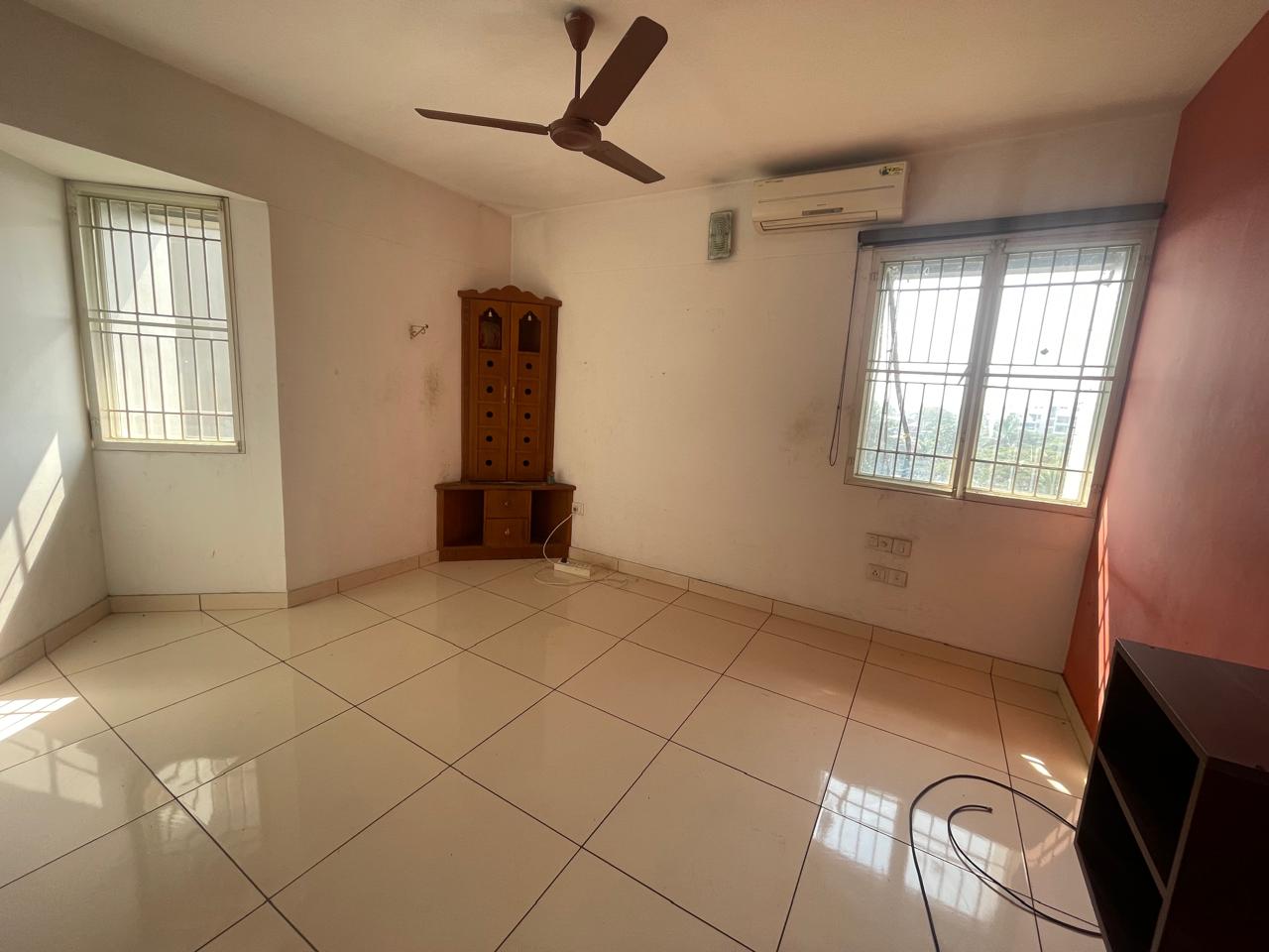 1575sqft 3BHK Semifurnished Flat