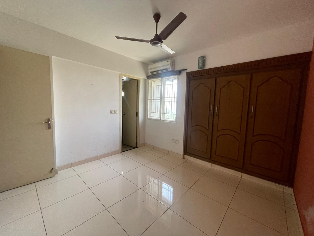 1575sqft 3BHK Semifurnished Flat