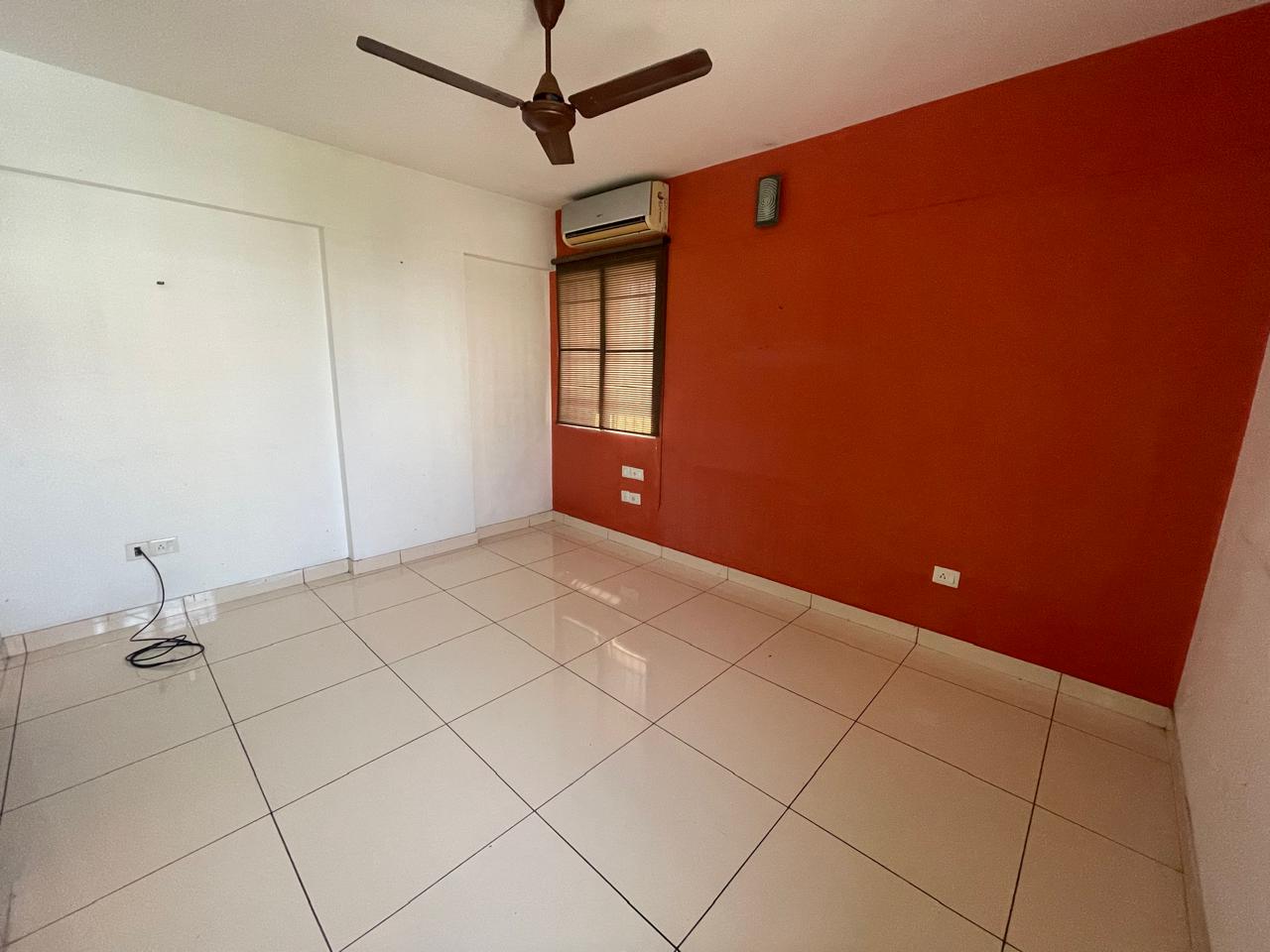 1575sqft 3BHK Semifurnished Flat