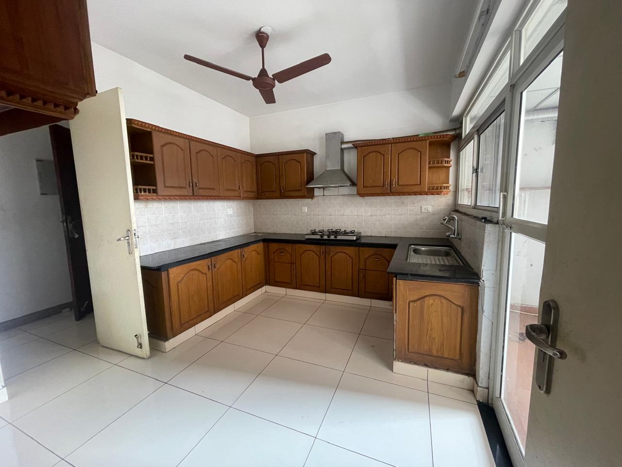 1575sqft 3BHK Semifurnished Flat