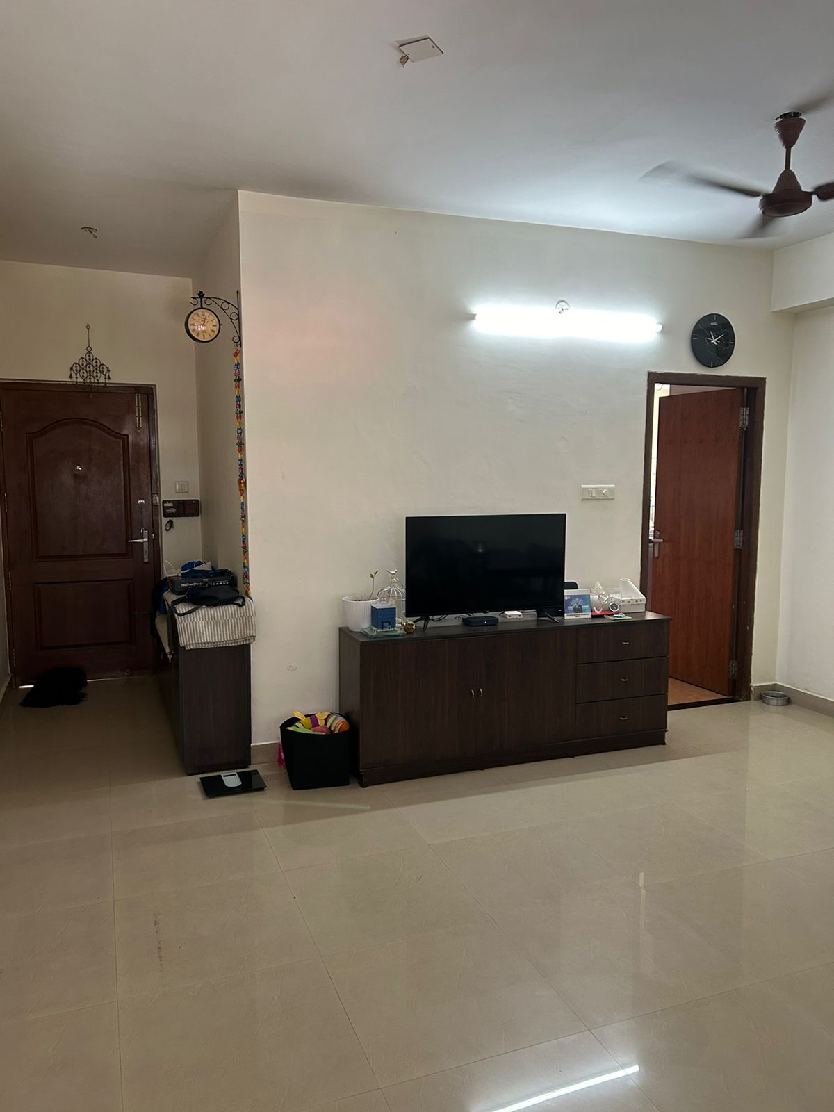 1580sqft 3BHK Semi Furnished Flat in Vaduthala