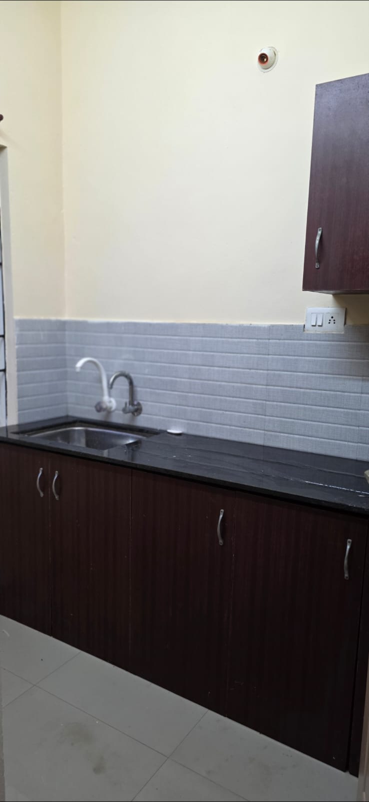 1600sqft 2BHK Furnished Flat