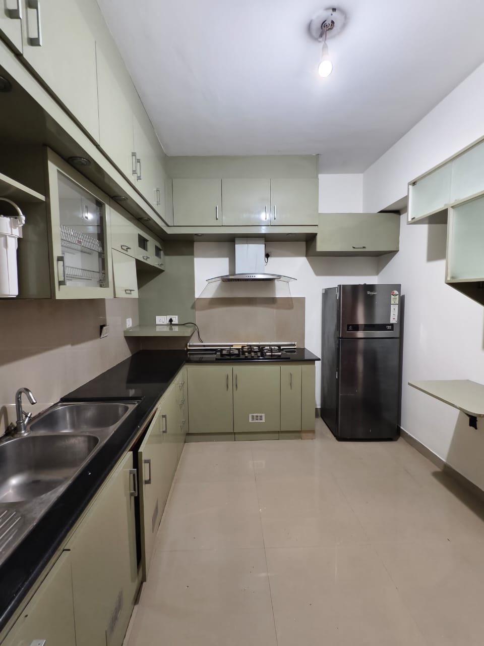 1600sqft 3BHK Fully furnished Flat