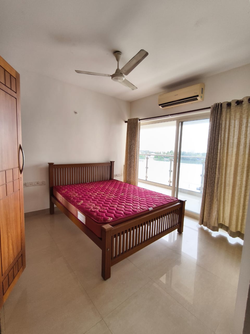 1600sqft 3BHK Fully furnished Flat