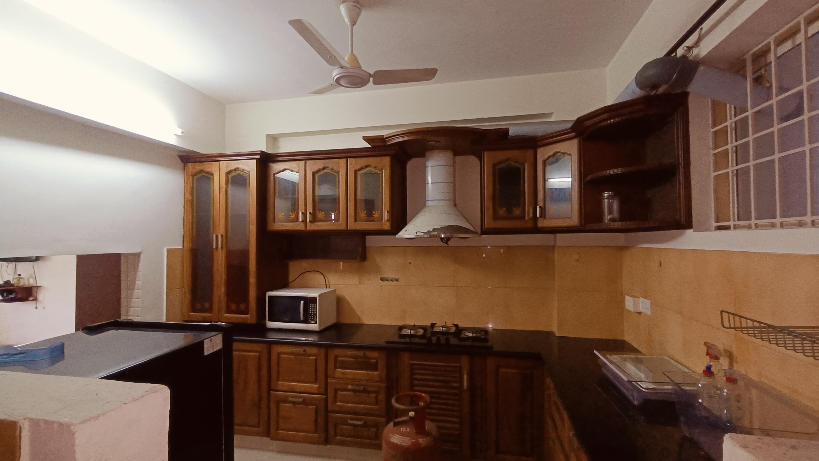 1600sqft 3BHK Fully furnished Flat