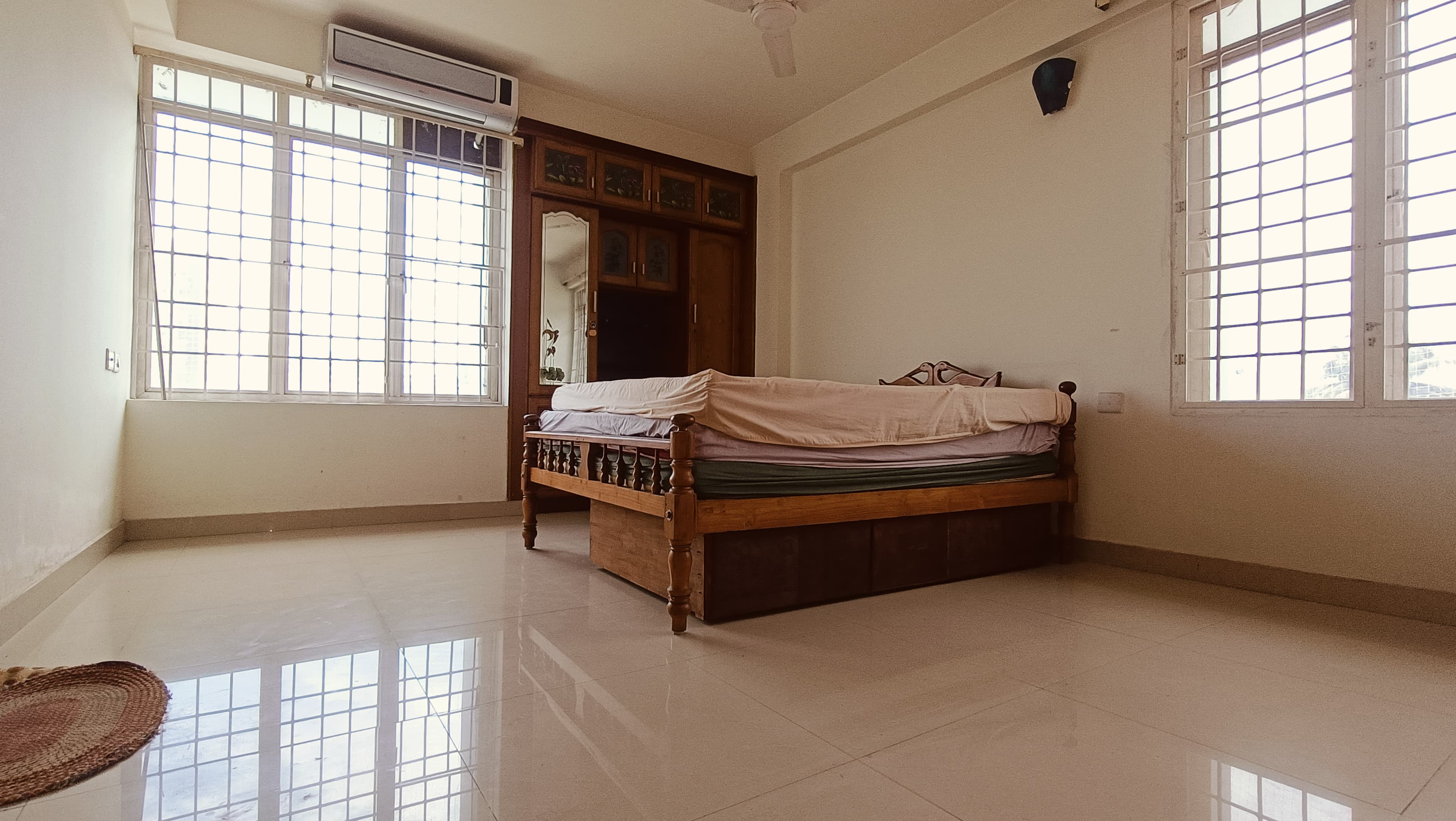 1600sqft 3BHK Fully furnished Flat