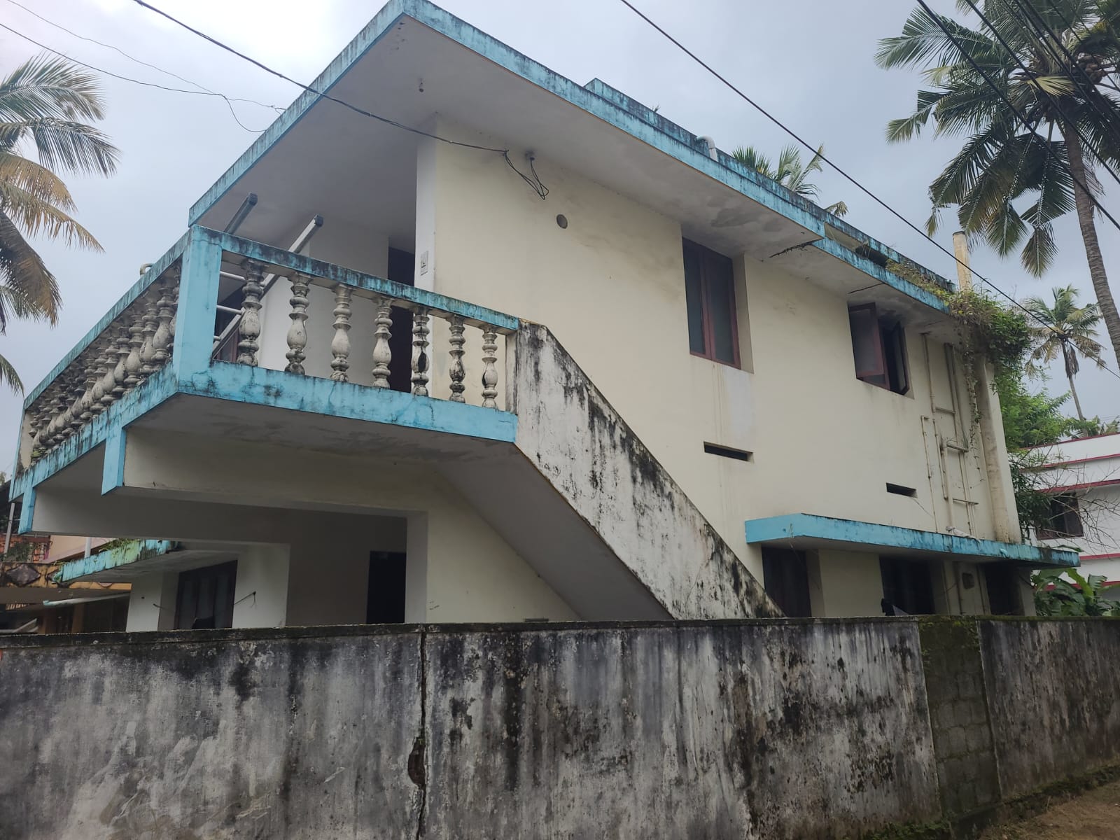 1600sqft 3BHK Semifurnished House