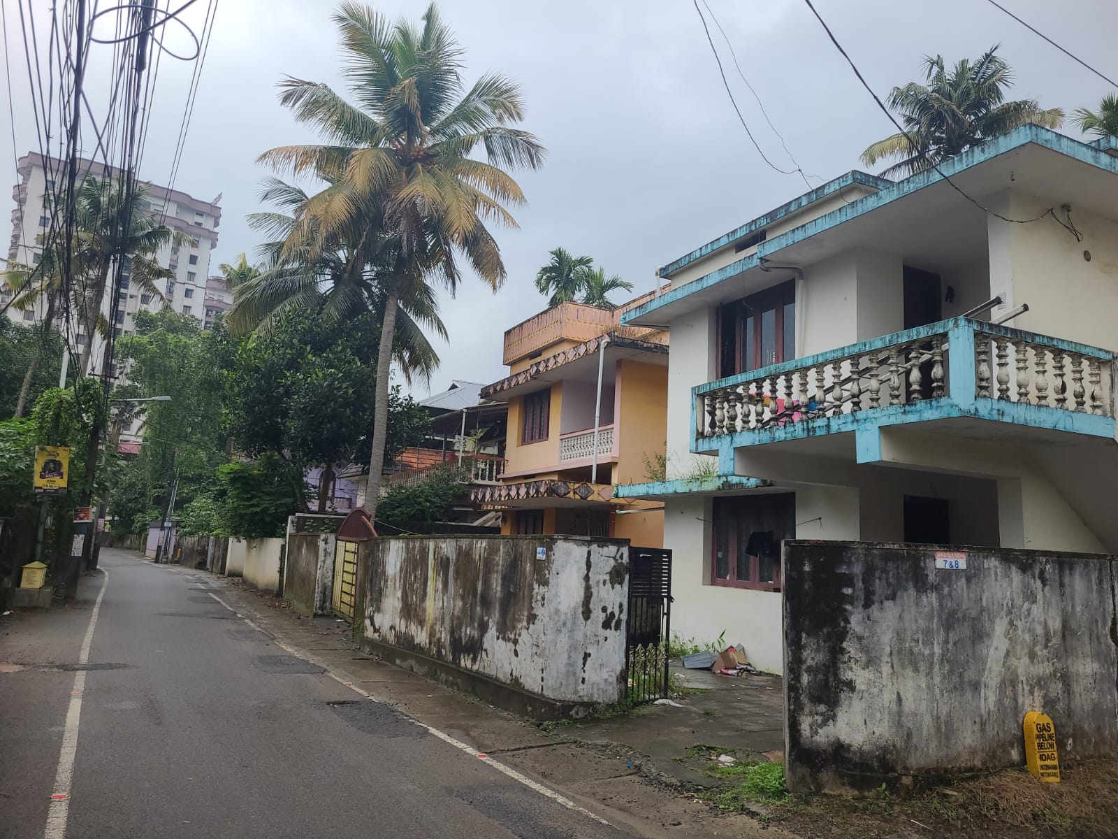 1600sqft 3BHK Semifurnished House