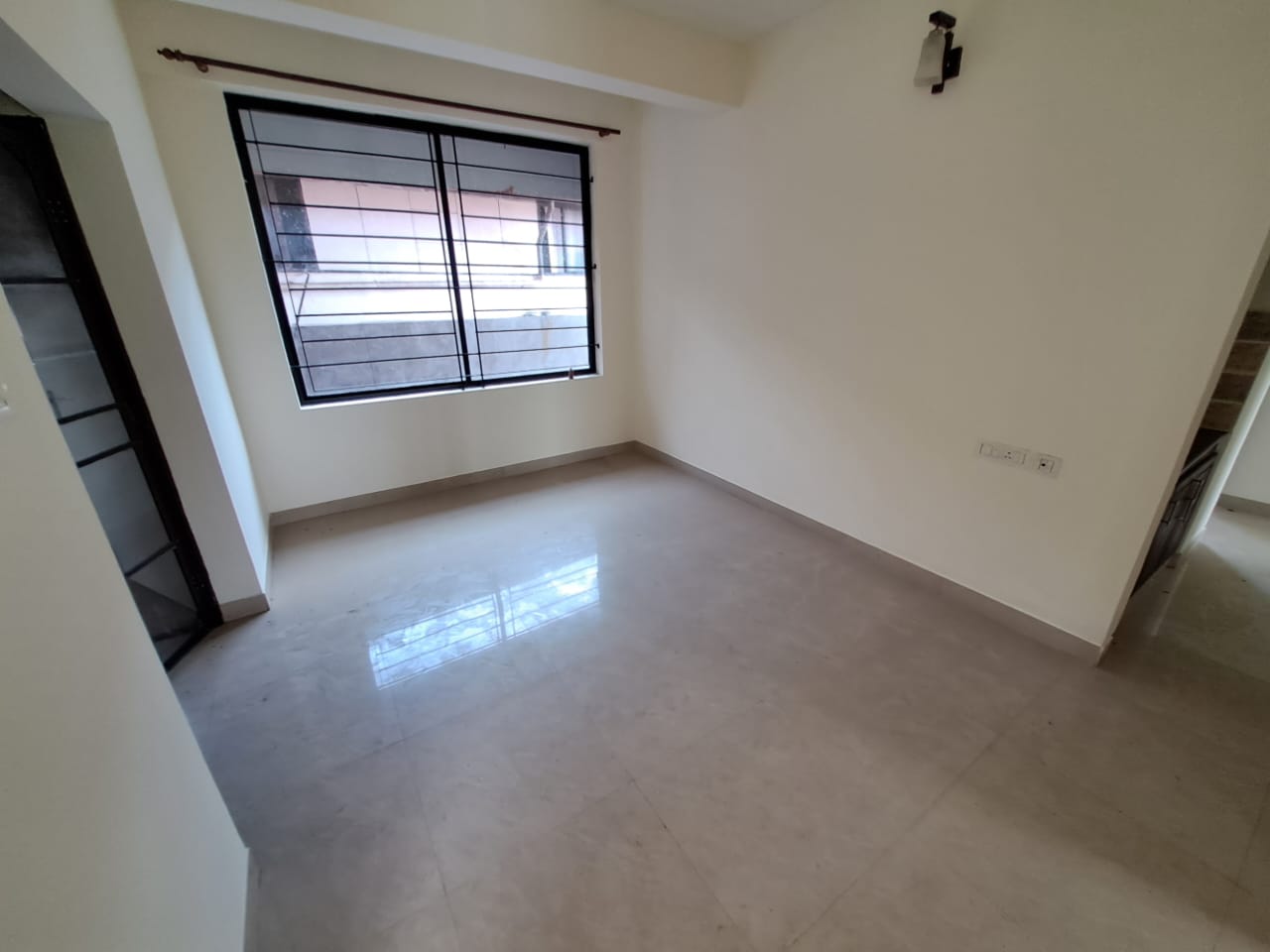 1620sqft 3 BHK Semifurnished flat