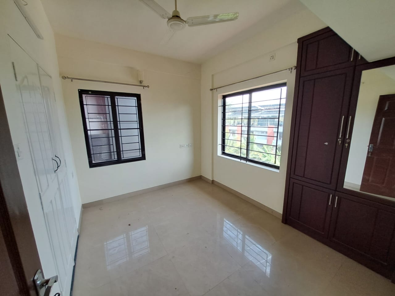 1620sqft 3 BHK Semifurnished flat
