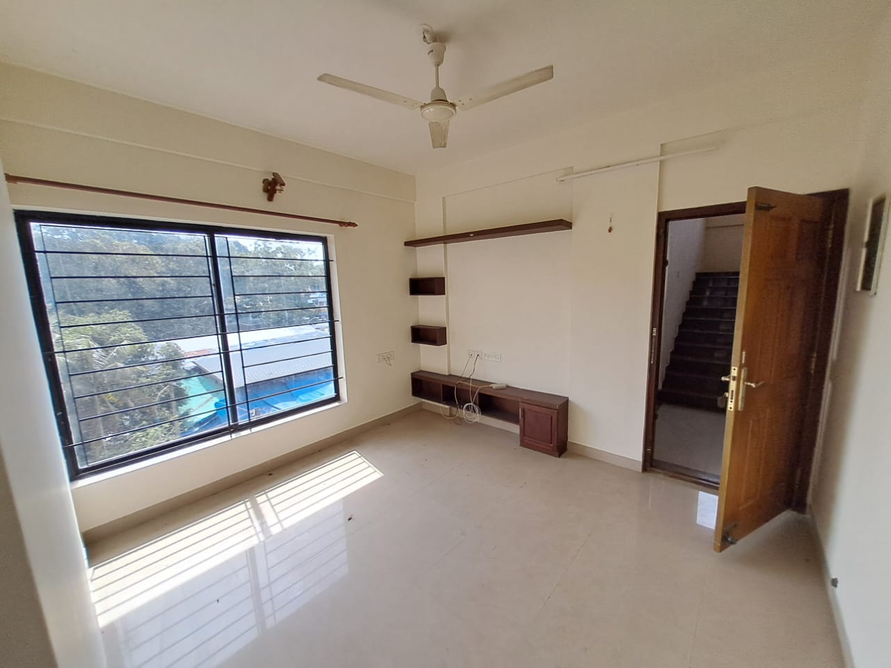 1620sqft 3 BHK Semifurnished flat