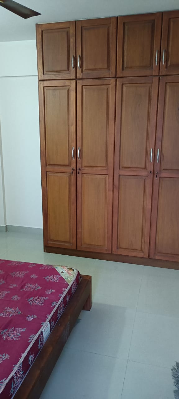 1630sqft 4BHK Semifurnished House with 4.100cents of land