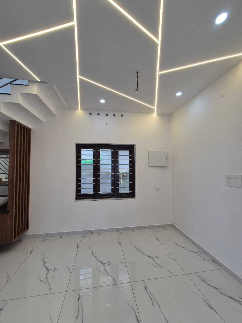 1630sqft 4BHK Semifurnished House with 4.100cents of Land