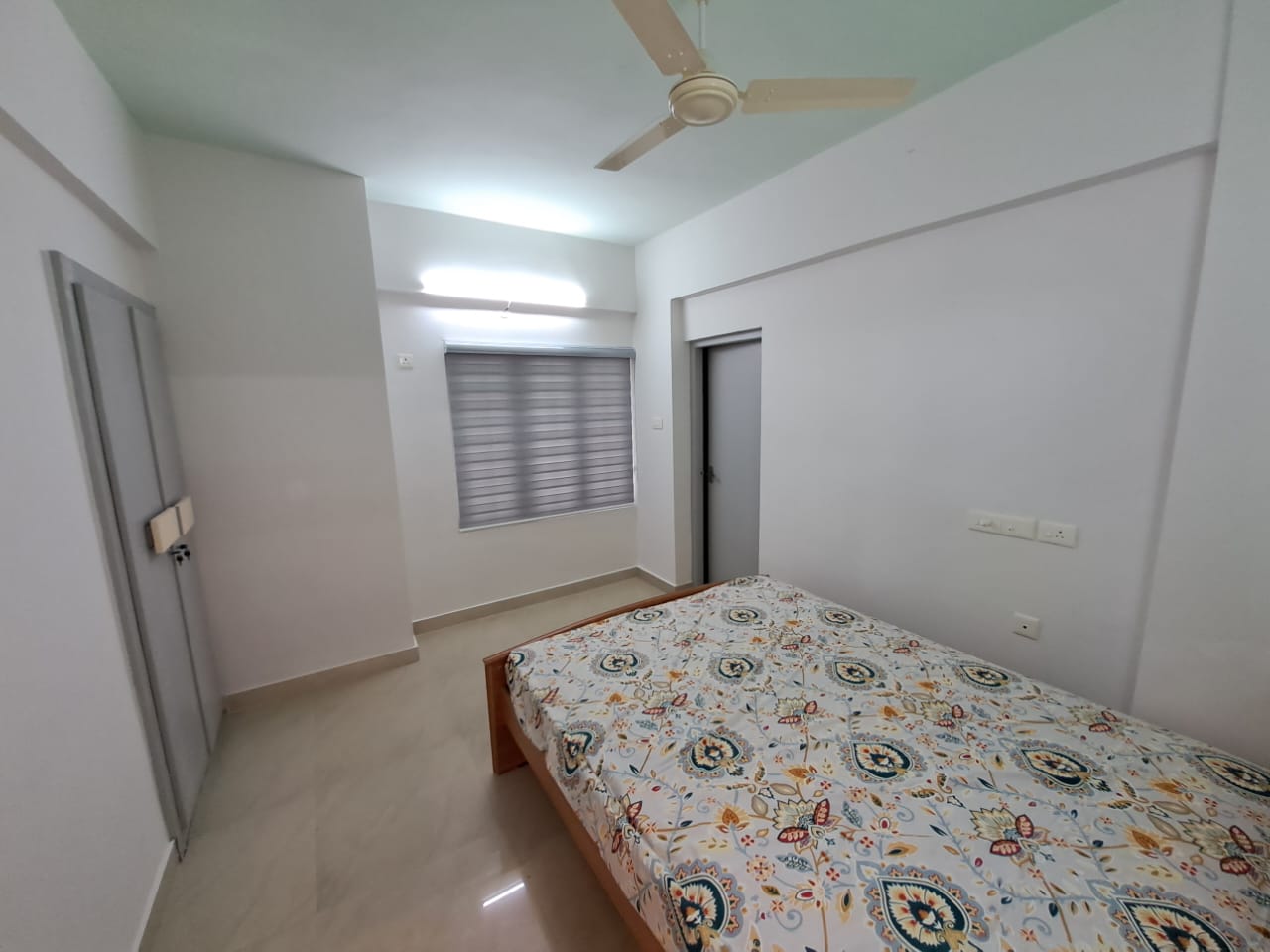 1650sqft 3BHK Semifurnished Apartment