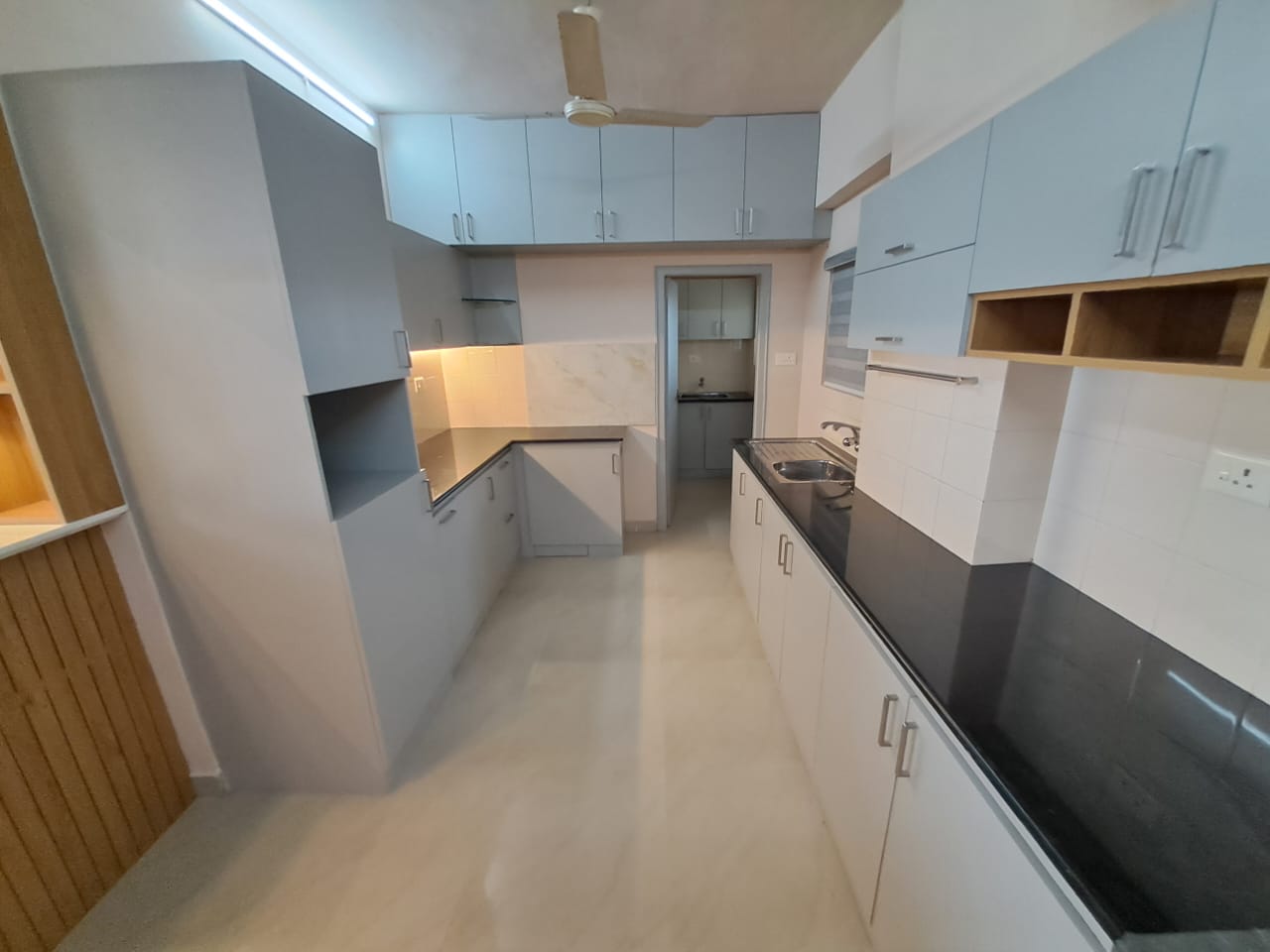 1650sqft 3BHK Semifurnished Apartment