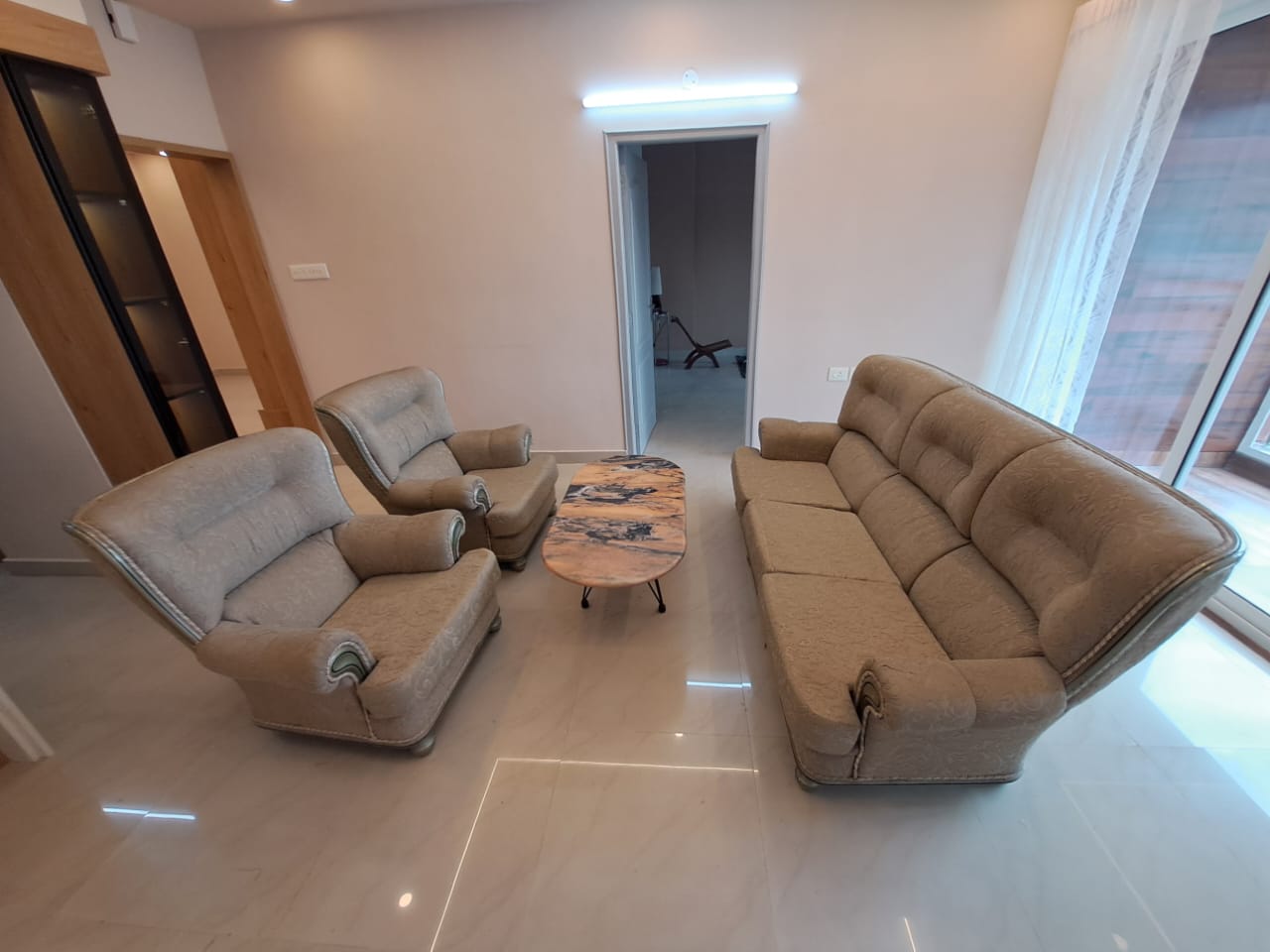 1650sqft 3BHK Semifurnished Apartment