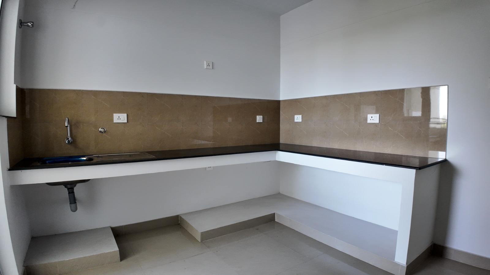 1675sqft 3BHK Semifurnished Flat