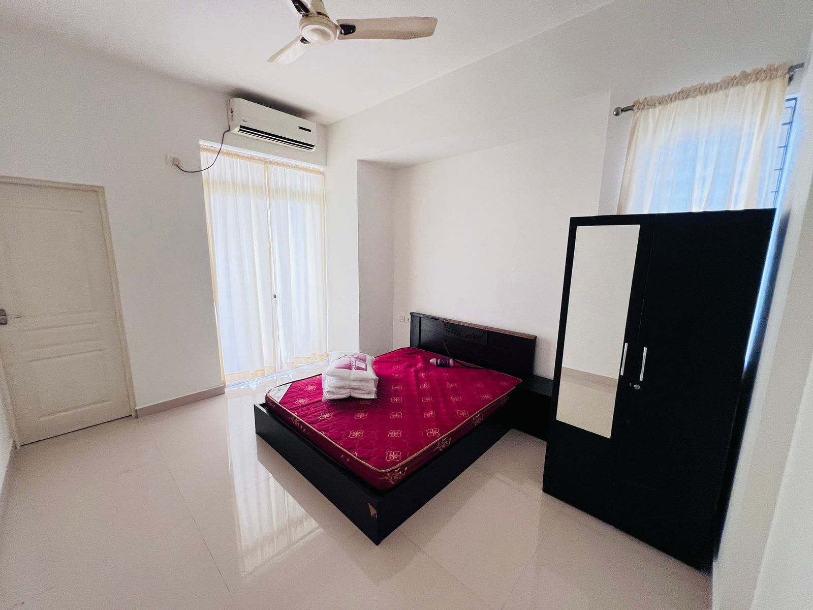 1680sqft 3BHK Fully Furnished Flat