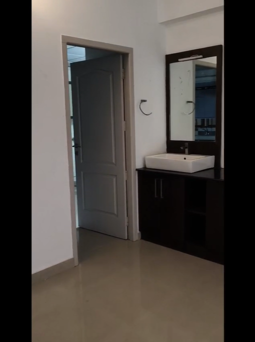 1699sqft 3BHK Semifurnished Apartment