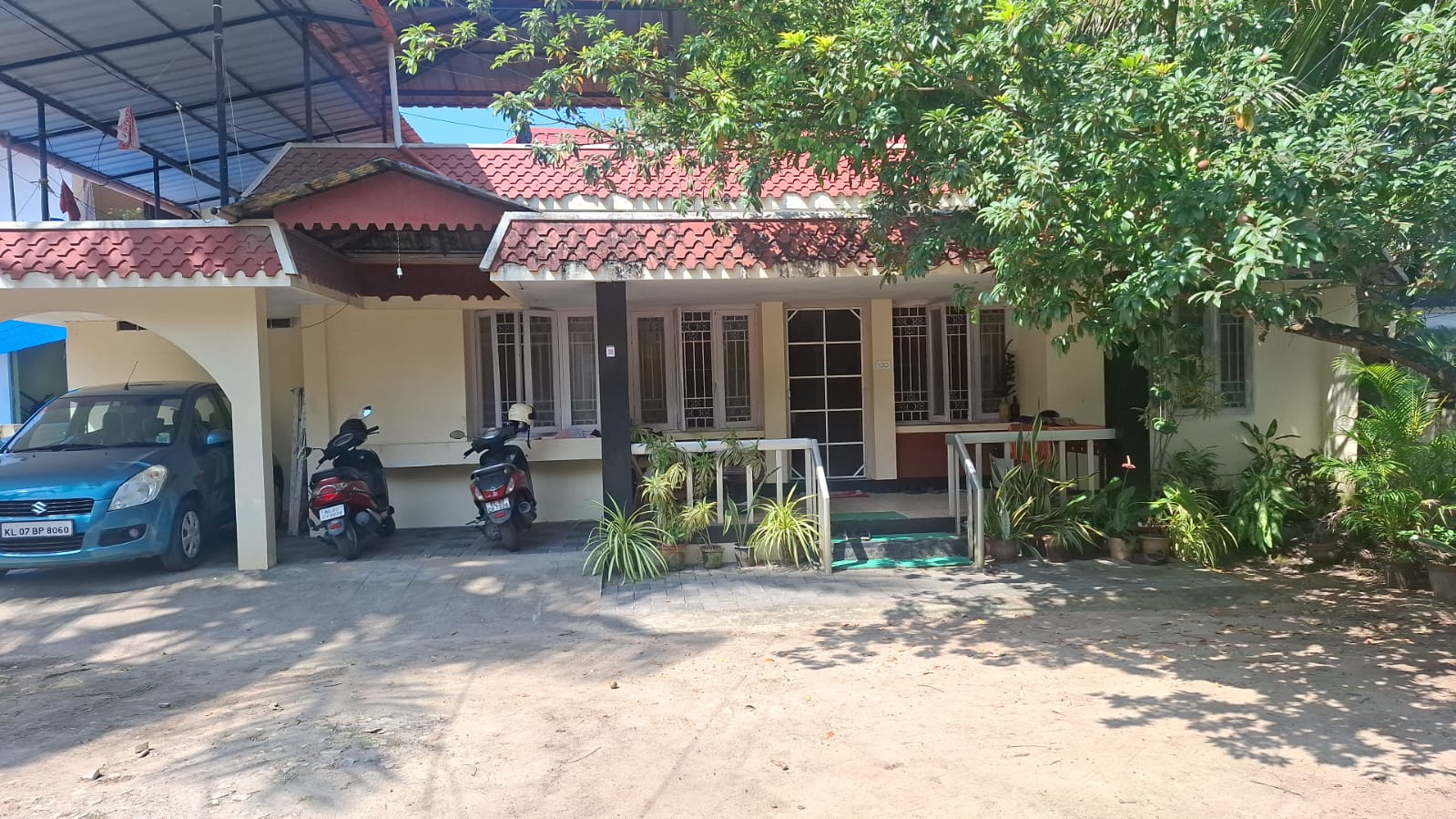 17.5 cent of land with old house - for sale in Pachalam, Kochi ( Ernakulam ), Kerala
